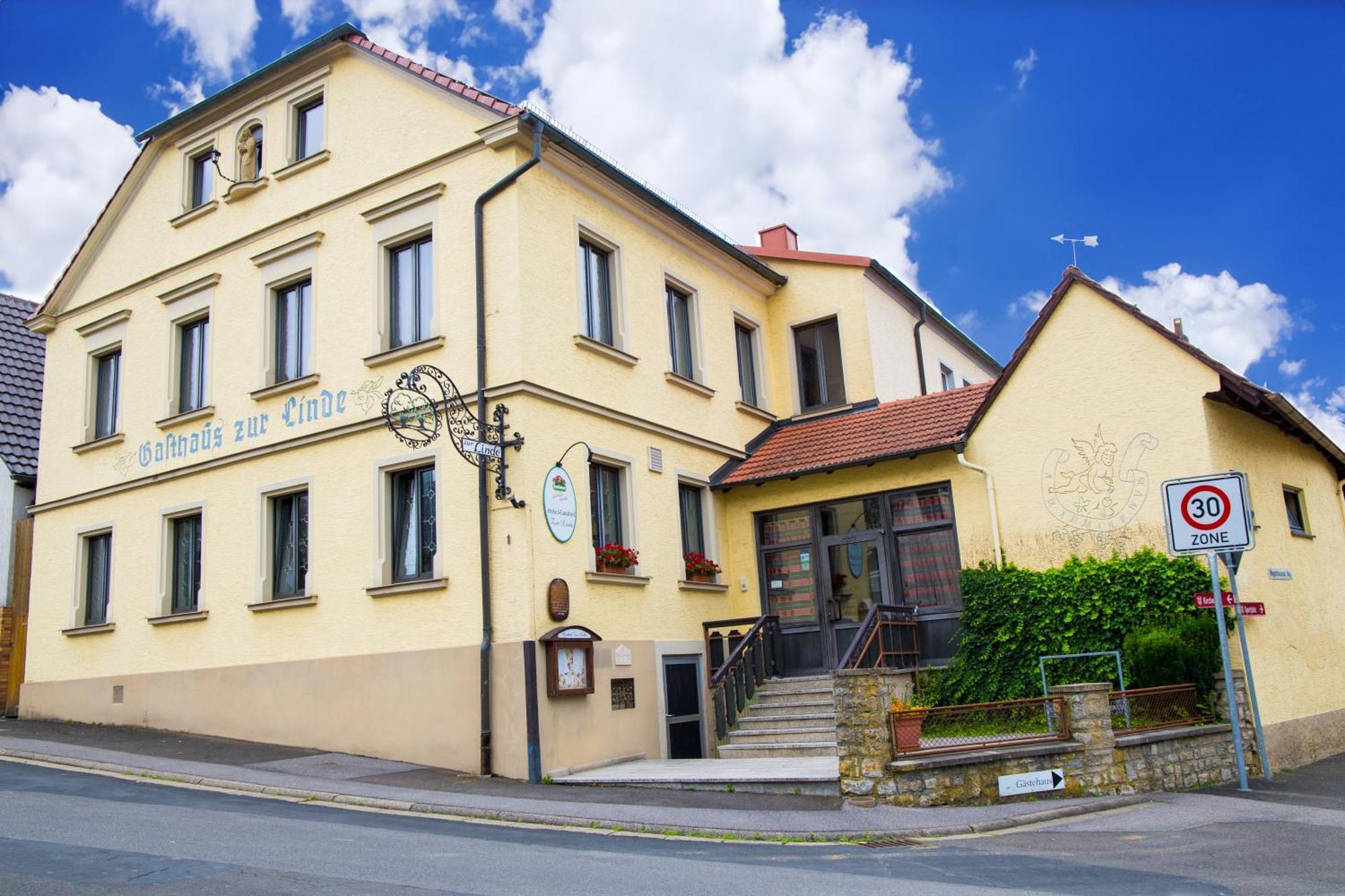 Hotel Zur Linde Gaedheim Bagian luar foto