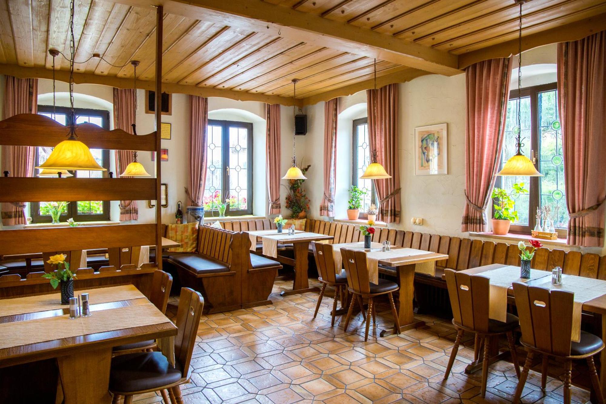 Hotel Zur Linde Gaedheim Bagian luar foto