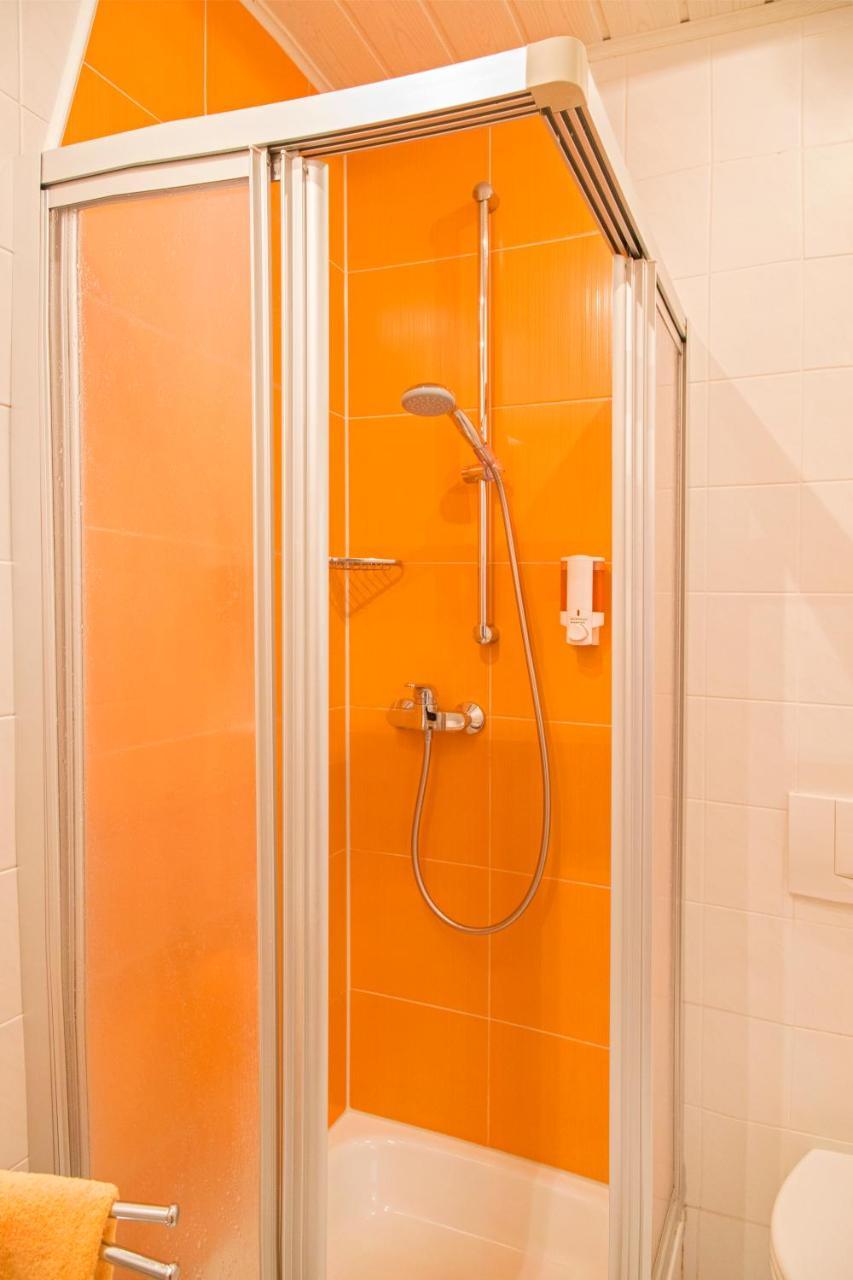 Hotel Zur Linde Gaedheim Bagian luar foto